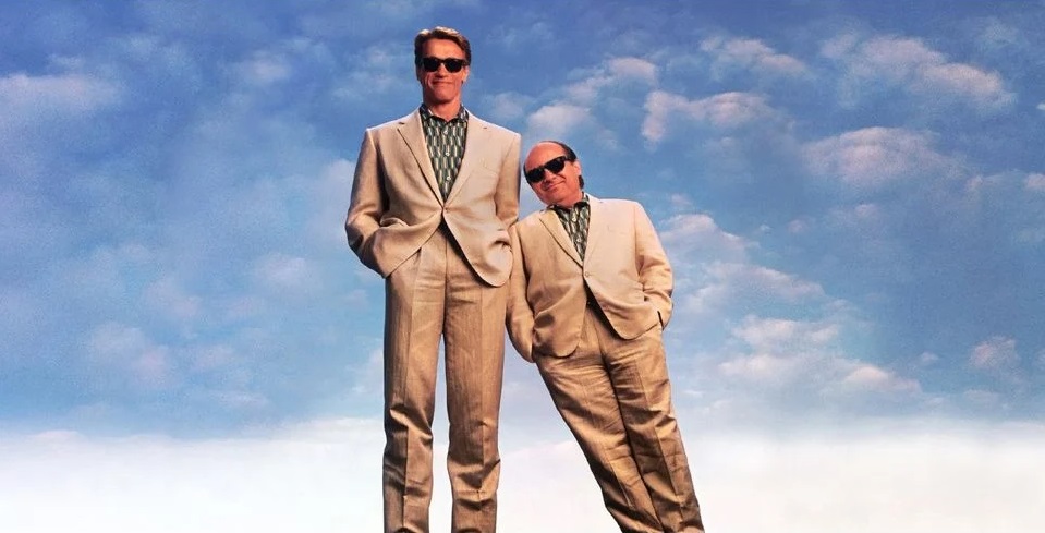 Дэнни де Вито сказал, что готовится сценарий продолжения «Близнецов» со Шварценеггером и Эдди Мерфи - изображение обложка