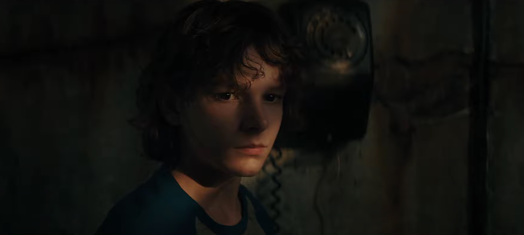 Обложка: кадр из трейлера «Чёрный телефон» (2022)