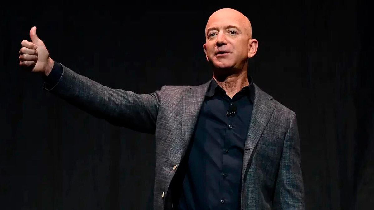 Джефф Безос уходит с поста главы Amazon. Замена уже готова - изображение обложка