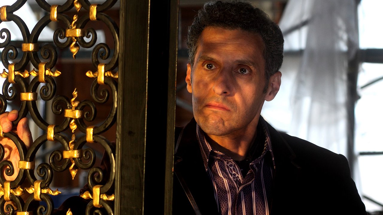 Обложка: Джон Туртурро в фильме «Трансформеры: Тёмная сторона Луны»