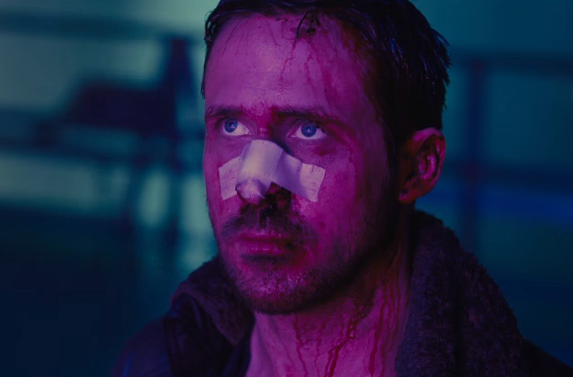 Неон, взрывы, хмурый Гослинг. Новый трейлер «Бегущего по лезвию 2049» - изображение обложка