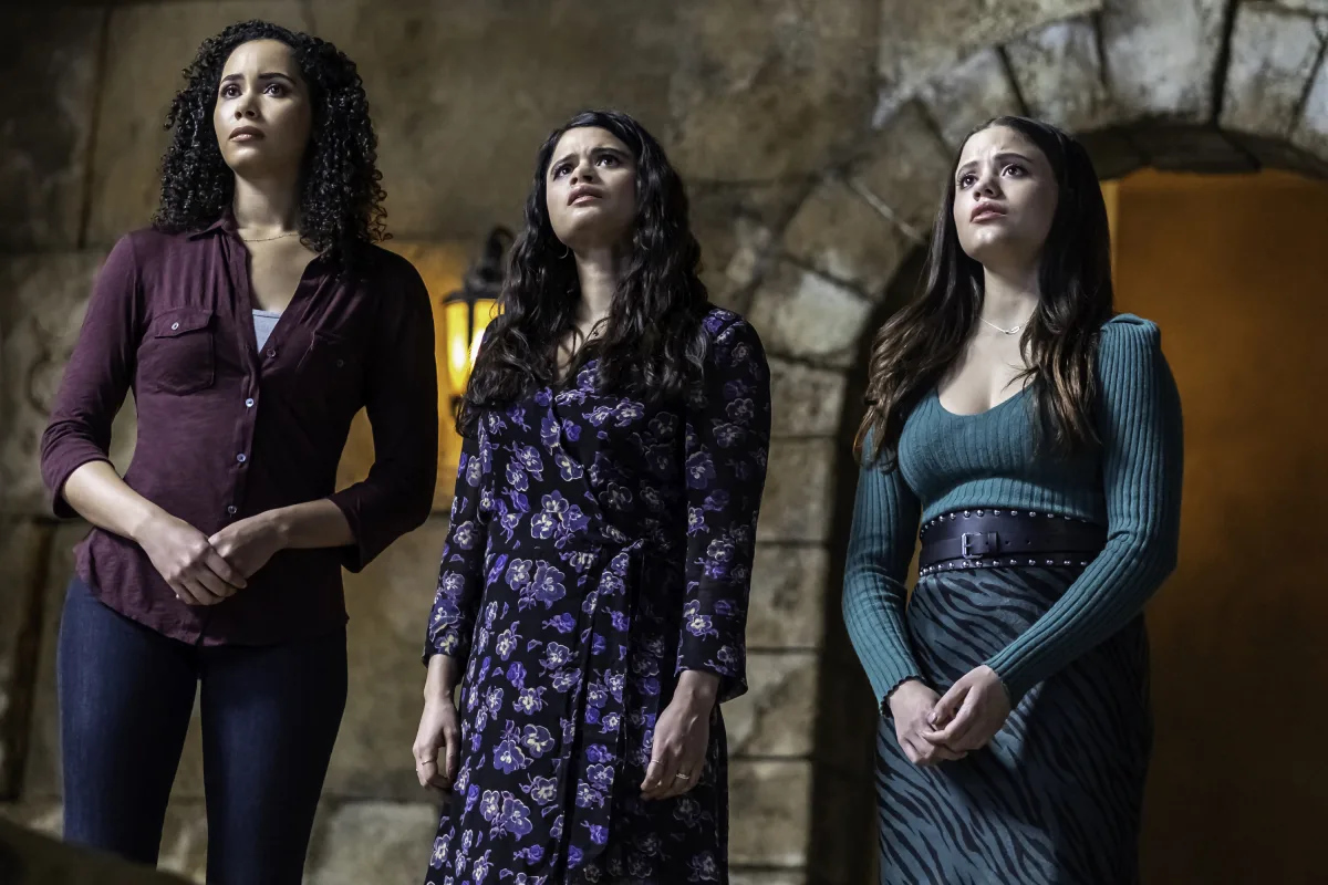 Обложка: кадр из сериала «Зачарованные» (2018—2022)