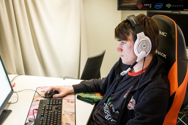 Miposhka: «Кроме Dota 2 я больше ничем особо не увлекаюсь. Только "Дотой" и живу» - изображение обложка