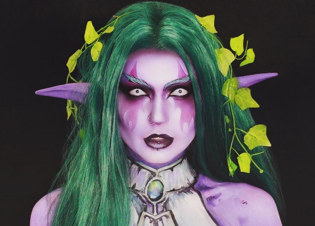 Стримерша использует боди-арт, чтобы оголять грудь во время прямого эфира и не получать бан - изображение обложка