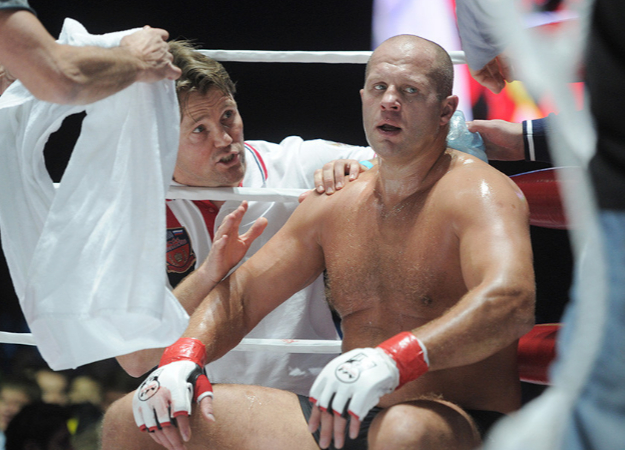 Емельяненко проиграл в шестой раз в своей карьере. Как Интернет отреагировал на его поражение - изображение обложка