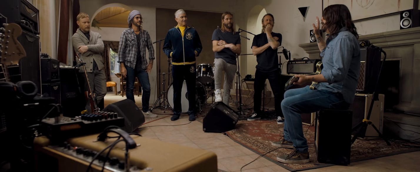 Рок-группа Foo Fighters выпустила трейлер хоррор-комедии Studio 666 - изображение обложка