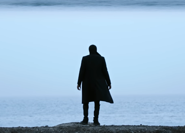 Противостояние человека и стихии в новом клипе Brooding Майка Шиноды. Концерт в Москве уже скоро - изображение обложка