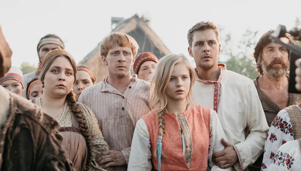 Обложка: кадр из фильма «Холоп»