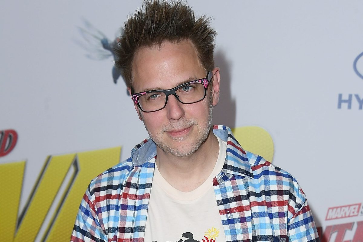 Джеймс Ганн позирует с супермилой собачкой на видео со съемок «Отряда самоубийц» - изображение обложка