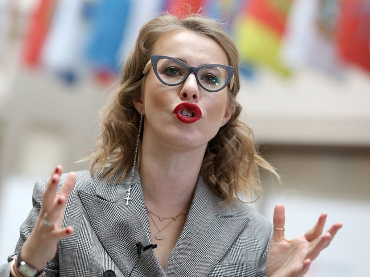 Собчак намылили ягодицы: Ксения пришла на Comment Out и проиграла - изображение обложка