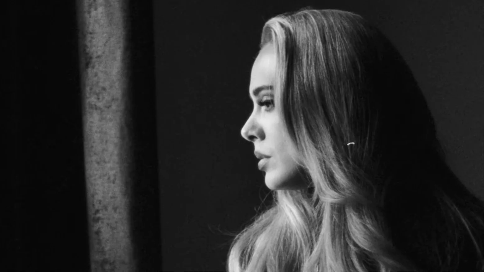 Adele выпустила клип на песню Easy On Me после шестилетнего перерыва - изображение обложка