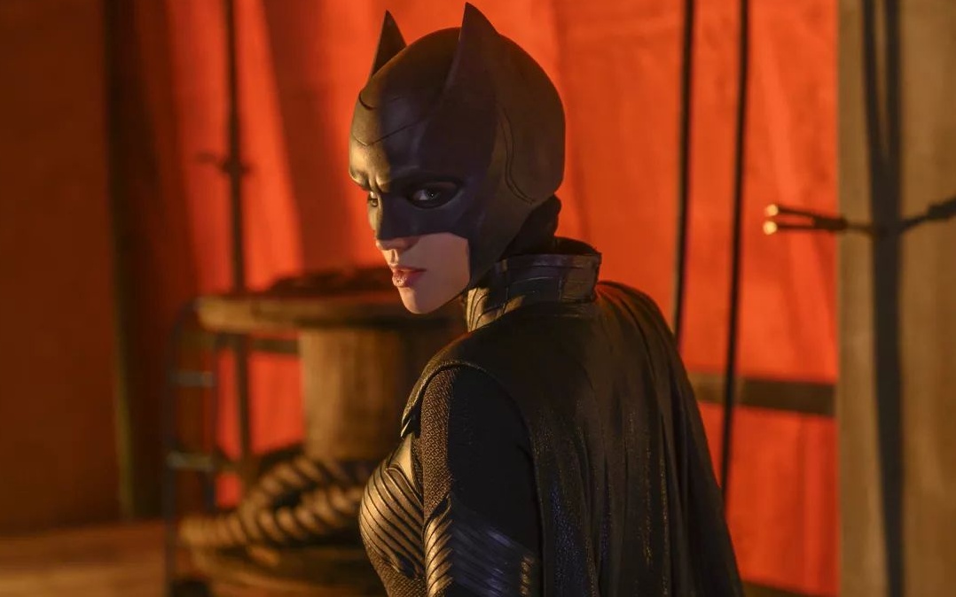 «Бэтвумэн» и «Нэнси Дрю» досрочно заказали новые эпизоды. Но связано ли это с качеством сериалов? - изображение обложка