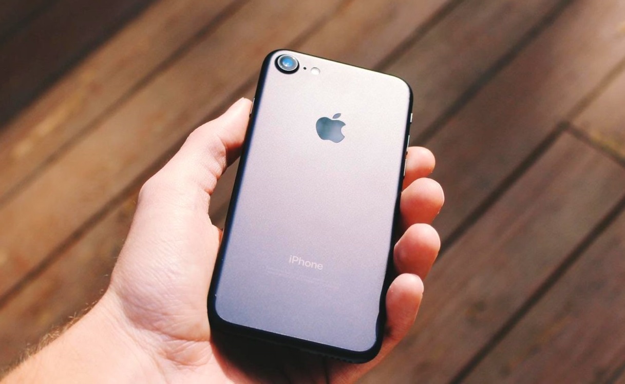 Подтверждена точная цена iPhone SE 2 и время его презентации - изображение обложка