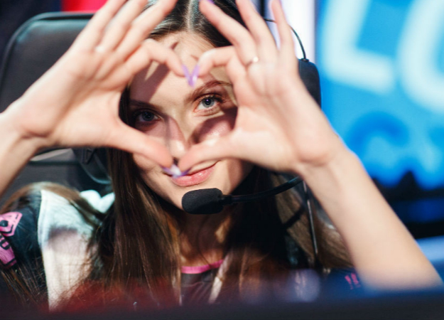Спортивный директор Vaevictis eSports: «Негатив к девушкам — это больше проблема самого комьюнити»