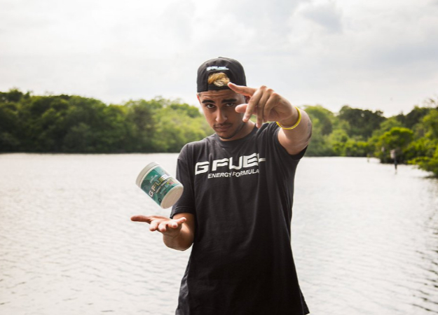 Эксперты обеспокоены тем, что про-игроки и блогеры рекламируют опасные энергетики детям - изображение обложка