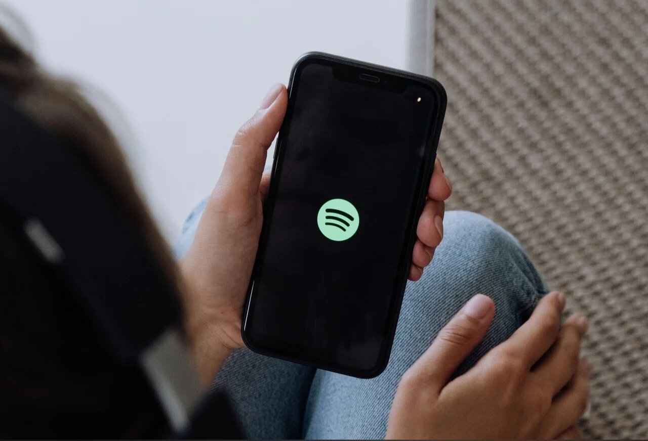 Spotify объявил о полной приостановке деятельности в России