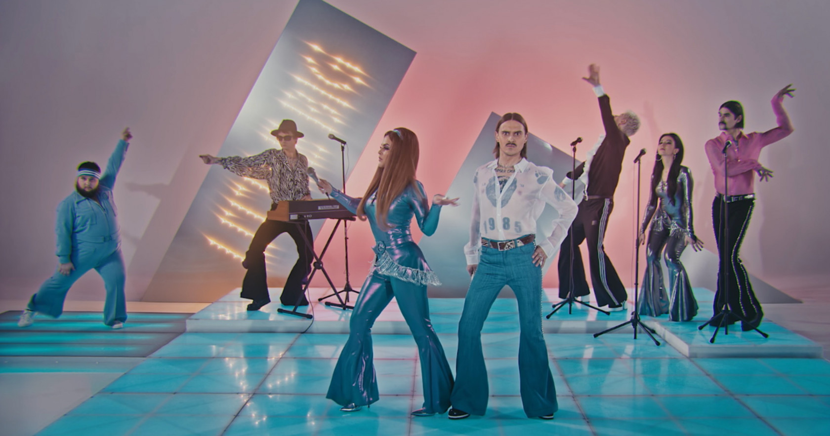 Танец из клипа Little Big на «пятаке» атомного реактора: работники Курской АЭС поддержали челлендж - изображение обложка