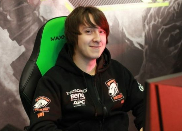 Российский про-игрок по Dota 2 рассказал, что организация кинула его на деньги - изображение обложка