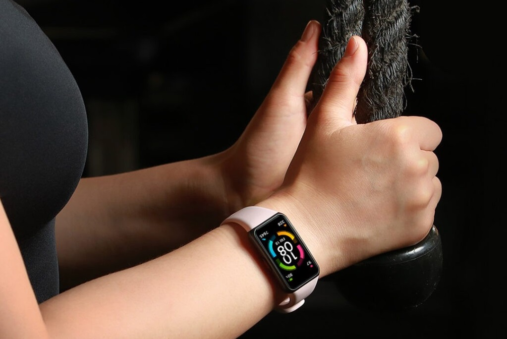 Начались российские продажи фитнес-трекера Honor Band 6
 - изображение обложка