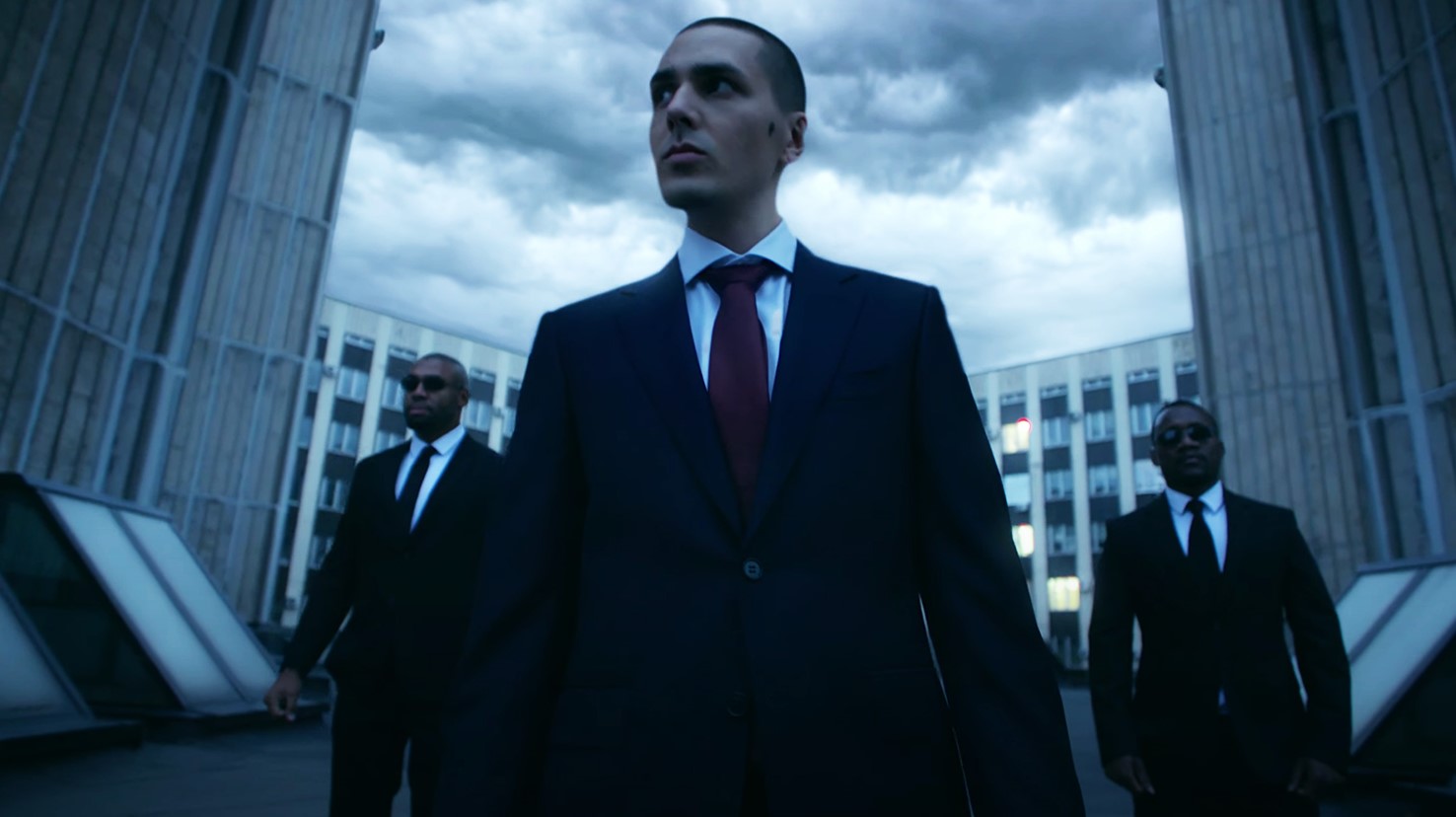 FACE свел татуировки с лица и выпустил новый клип «Рэйман» - изображение обложка