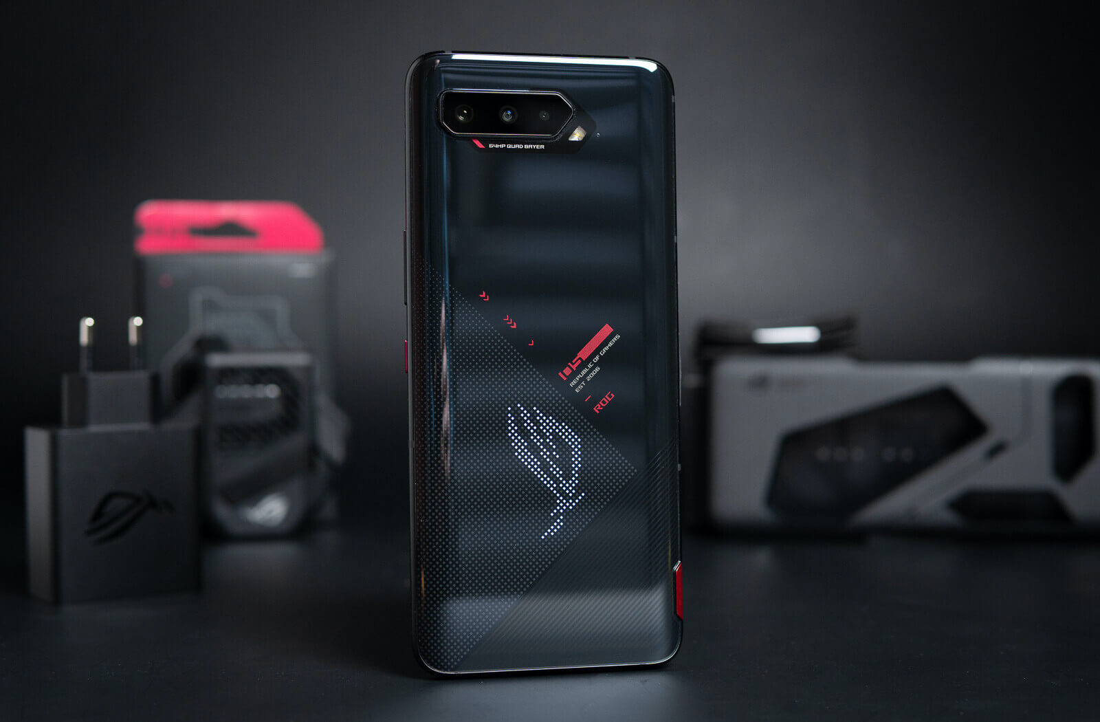 Asus представила в России игровой флагман ROG Phone 5 - изображение обложка
