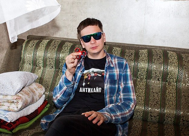 «Хованский — лучший русский блогер»: Гнойный дал интервью во время уборки квартиры - изображение обложка