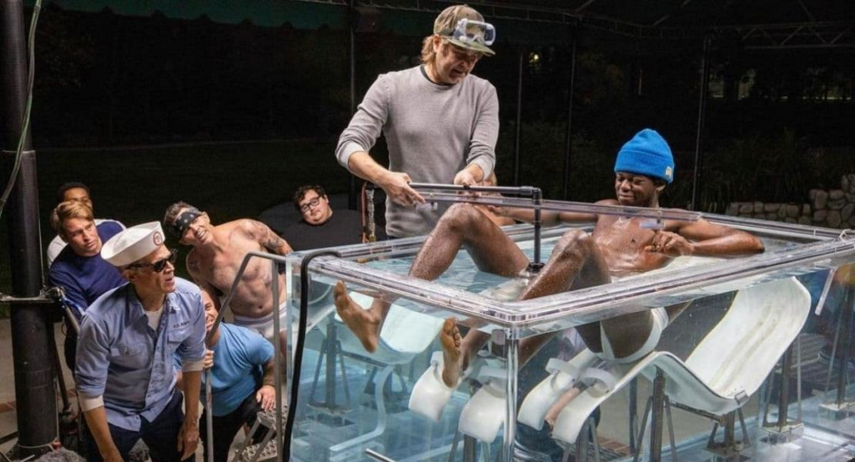 Обложка: кадр из фильма «Чудаки навсегда» (2022)