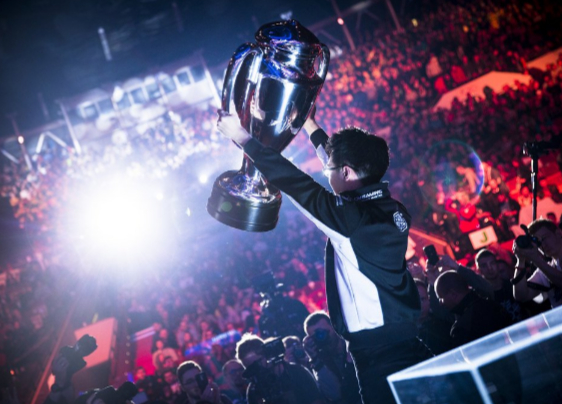 В каких играх киберспортсмены зарабатывают больше всего? - изображение обложка