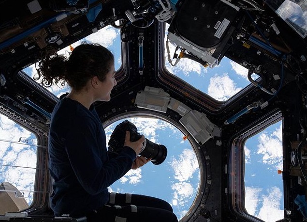 25 зрелищных фотографий космоса, сделанных NASA - изображение обложка