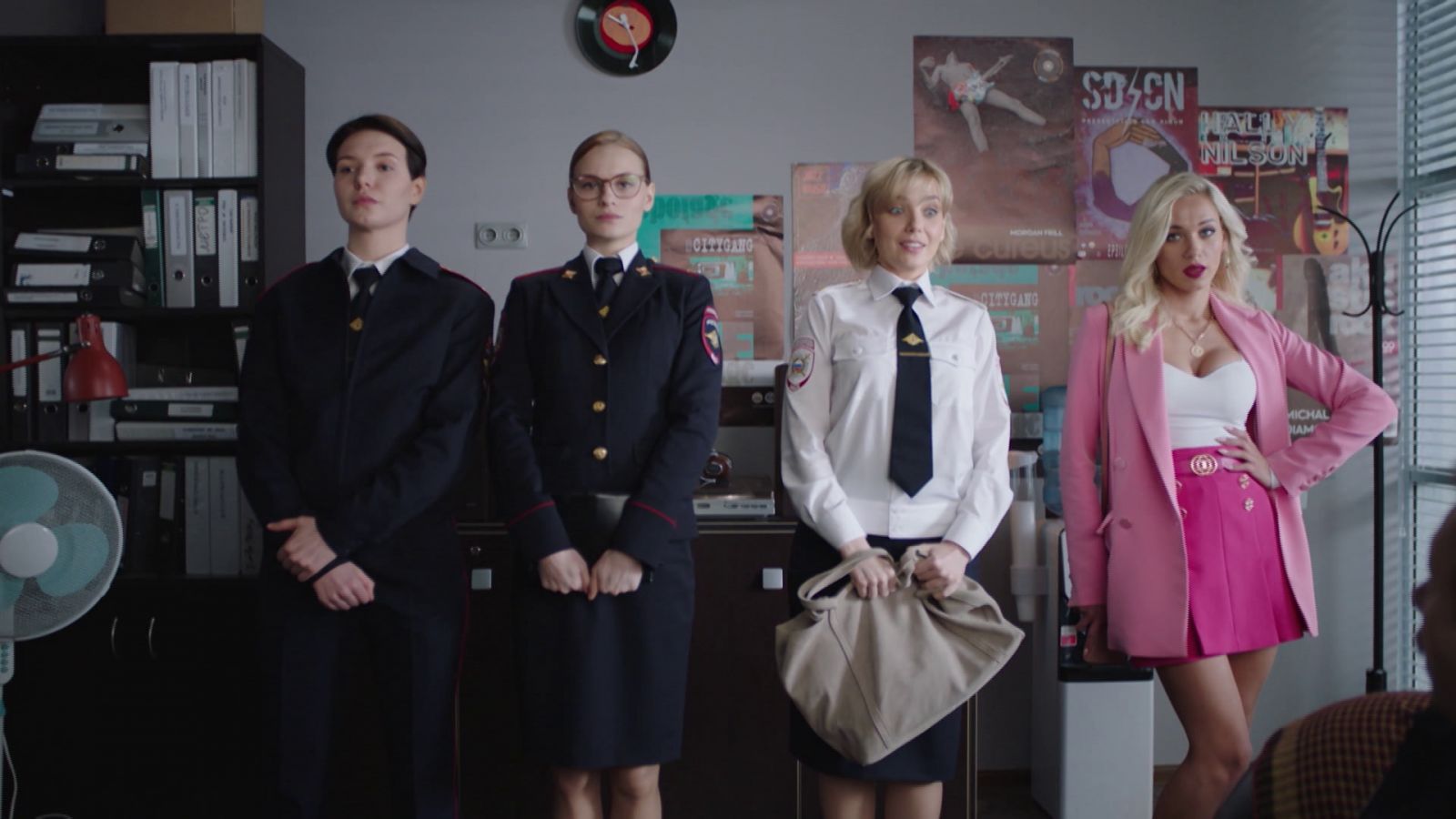 ТНТ анонсировал второй сезон «Девушек с Макаровым» с Павлом Майковым - изображение обложка