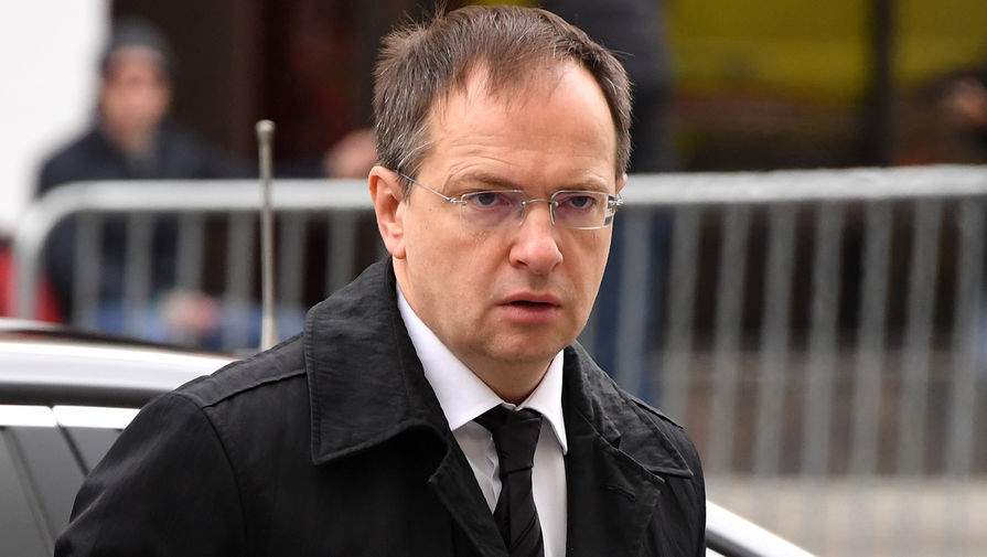 На майские праздники мы останемся без голливудских фильмов. Скажите спасибо Мединскому - изображение обложка