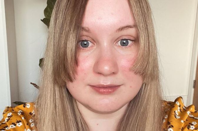 Девушка стала звездой сети. Из неё сделали героя фильма «Тупой и ещё тупее» - изображение обложка