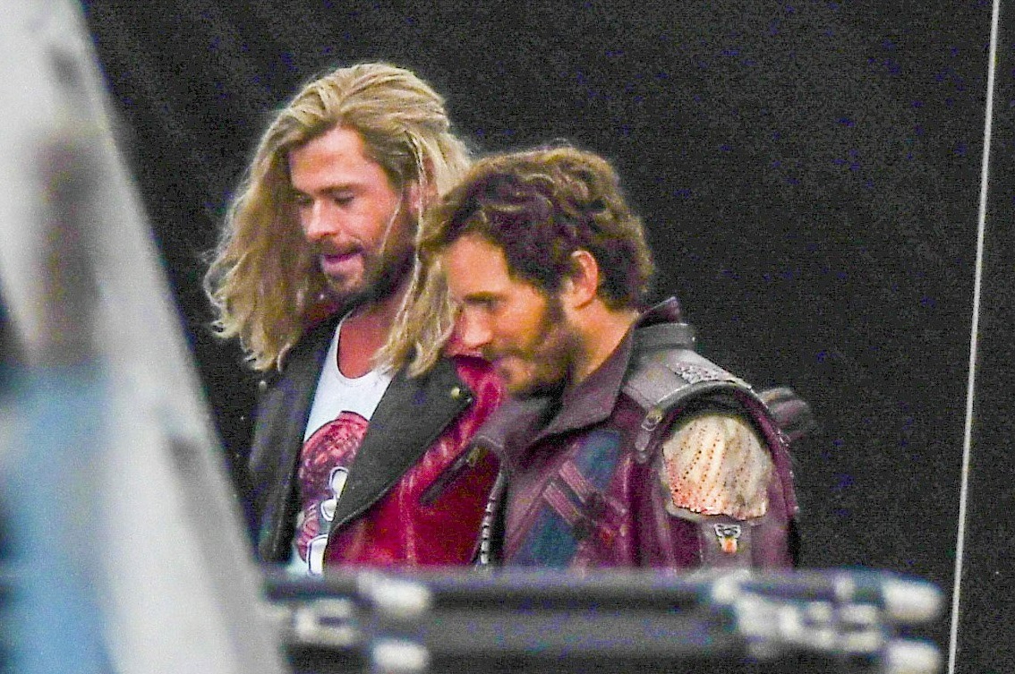 Новый костюм Тора, Звездного лорда и Небула: появились фото со съемок фильма «Тор: Любовь и гром» - изображение обложка