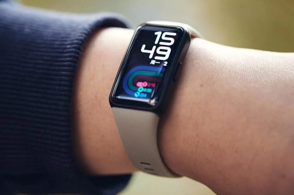 Представлен Huawei Band 6 — фитнес-трекер с большим дисплеем, NFC и датчиком измерения кислорода - изображение обложка