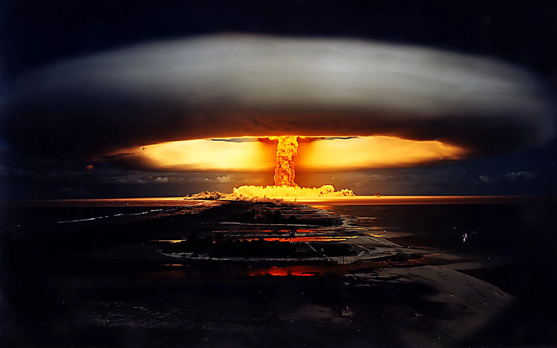5 фотографий самых мощных ядерных взрывов на Земле - изображение 1