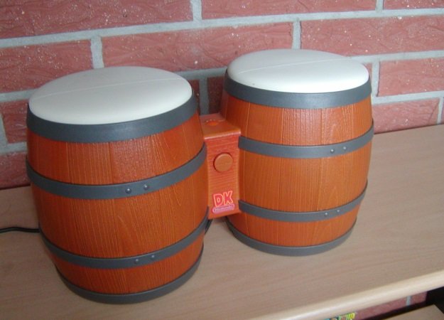 Стример проходит Dark Souls 3 с помощью бонго - изображение обложка