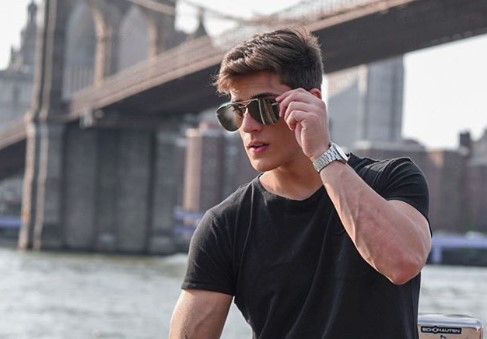 Мама Неймара бросила 23-летнего киберспортсмена. Тот встречался с мужчинами - изображение обложка