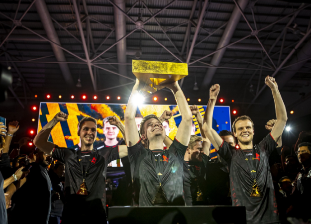 Xyp9x разминировал бомбу за секунду до... Astralis выиграла свой последний турнир года по CS:GO - изображение обложка