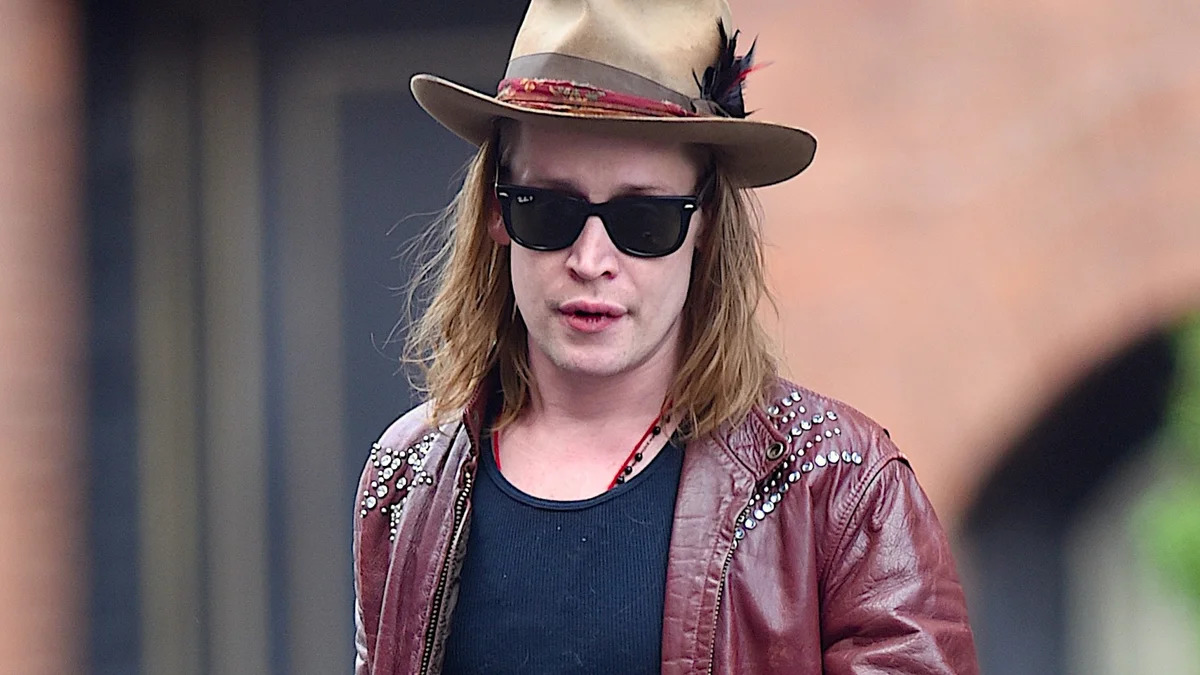 Маколей Калкин на первом официальном фото из 10 сезона «Американской истории ужасов» - изображение обложка