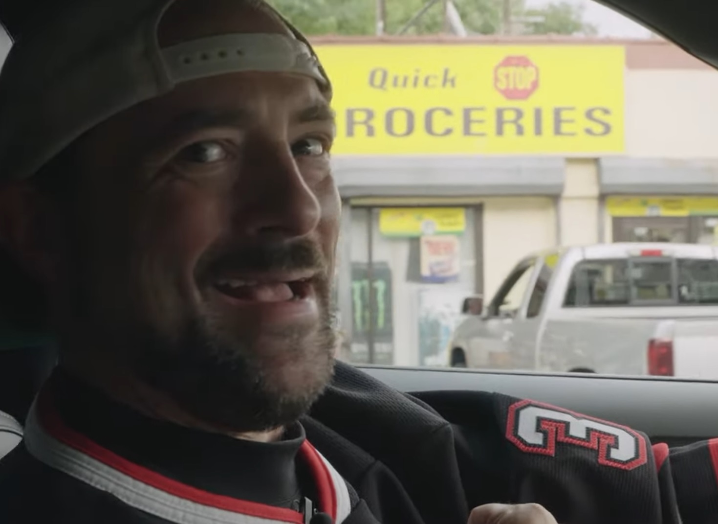 Вышел трейлер и постер документального фильма про создателя «Клерков» Кевина Смита - изображение обложка