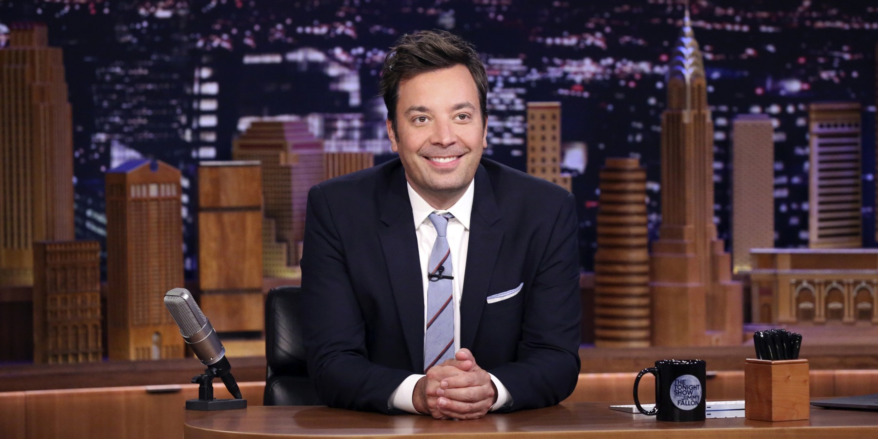 Карантин в шести словах: пользователи Twitter поддержали челлендж известного ведущего  - изображение обложка