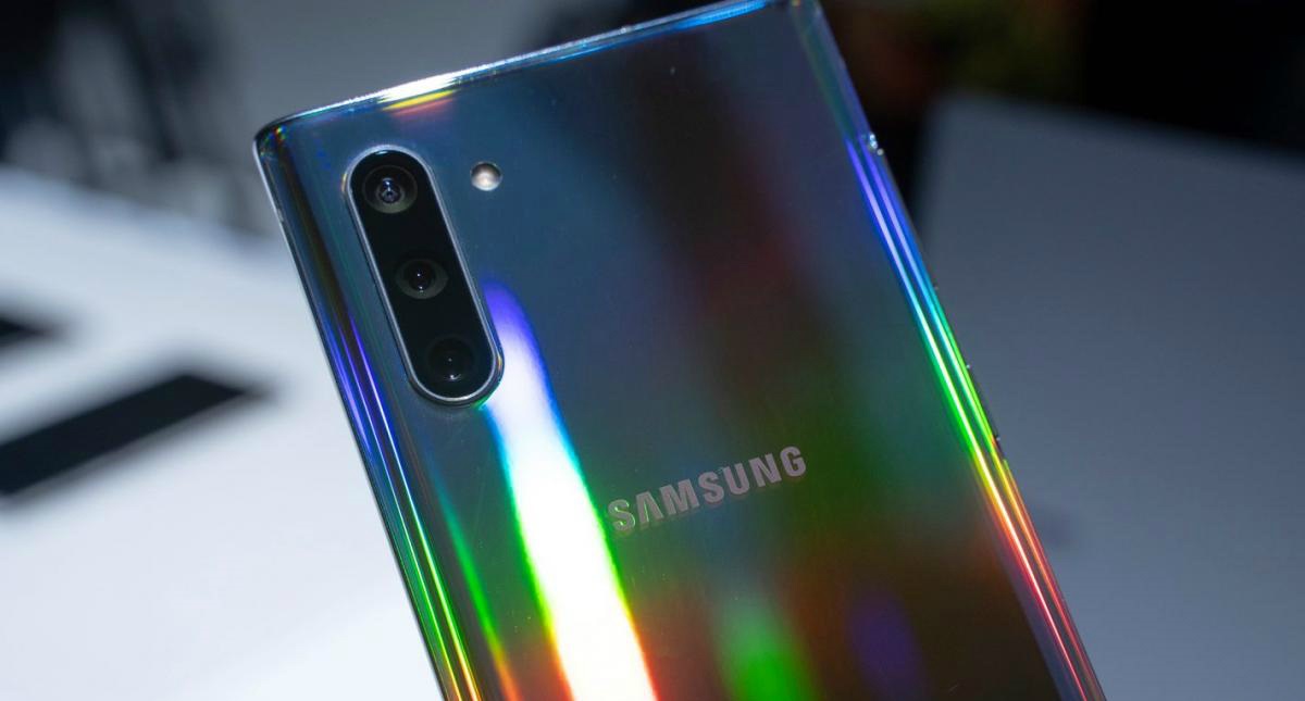 Рейтинг лучших смартфонов 2019 года для селфи - изображение обложка