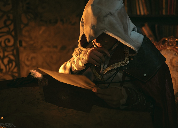 Аутентичный косплей Эцио Аудиторе из Assassin's Creed II - изображение обложка