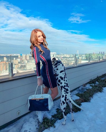 Представитель МакSим ответила на вопрос о выводе певицы с ИВЛ - изображение обложка