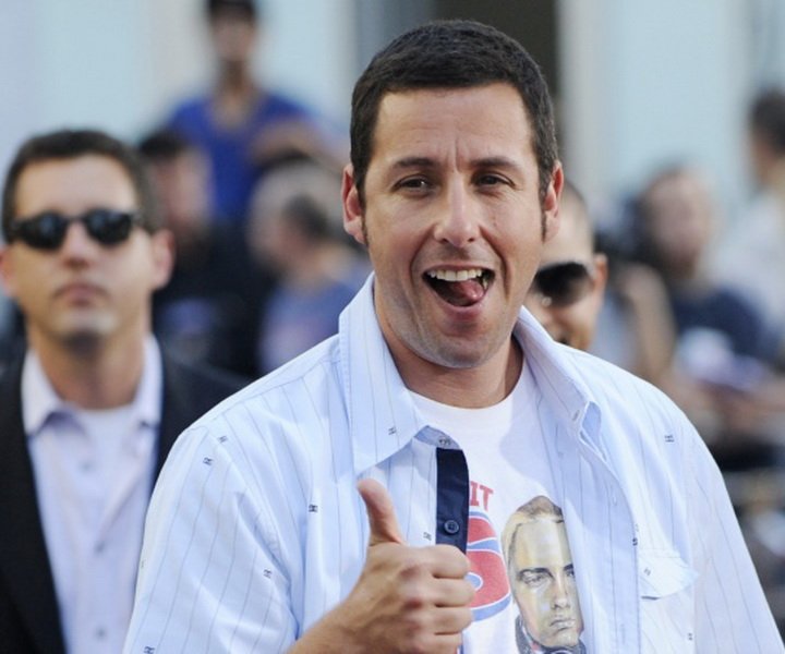 Адам Сендлер спасет Нью-Йорк от 8-битных захватчиков - изображение обложка