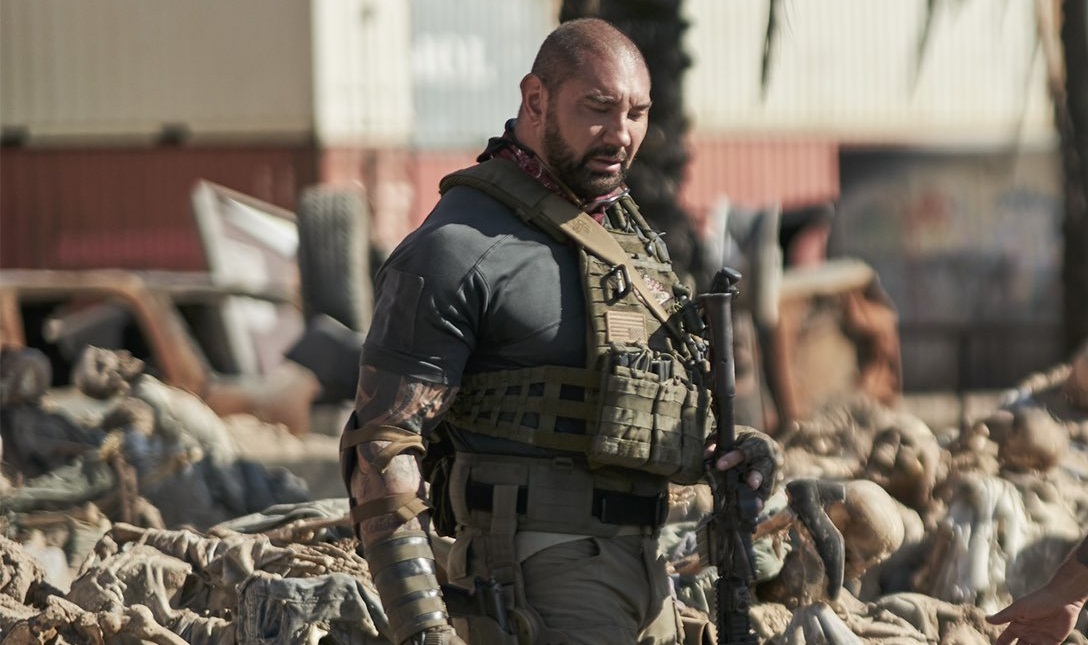 Netflix показал новое фото со съемок «Армии мертвецов» Зака Снайдера. Там куча скелетов и Батиста - изображение обложка