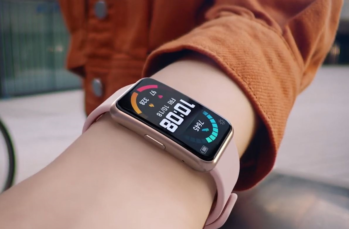 В Россию приехали доступные смарт-часы Huawei Watch Fit - изображение обложка