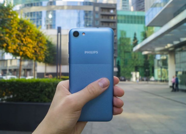 В России выходит смартфон Philips S561: 37 дней автономной работы и цена ниже 9000 рублей - изображение обложка
