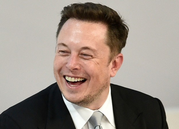 Гифка дня: Илон Маск оценил бы эту посадку истребителя в Grand Theft Auto 5 - изображение обложка