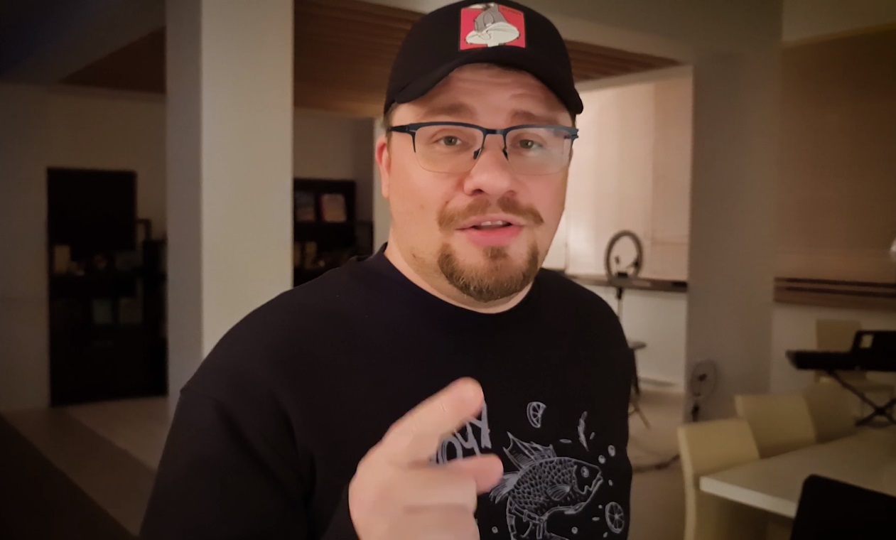 Развод, Comedy Club и «Ну, погоди!»: Гарик Харламов пришел на подкаст к Поперечному